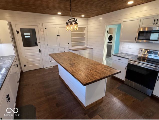 5682 S 800 W, Tipton, IN 46072