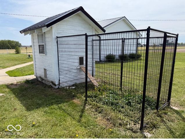 5682 S 800 W, Tipton, IN 46072