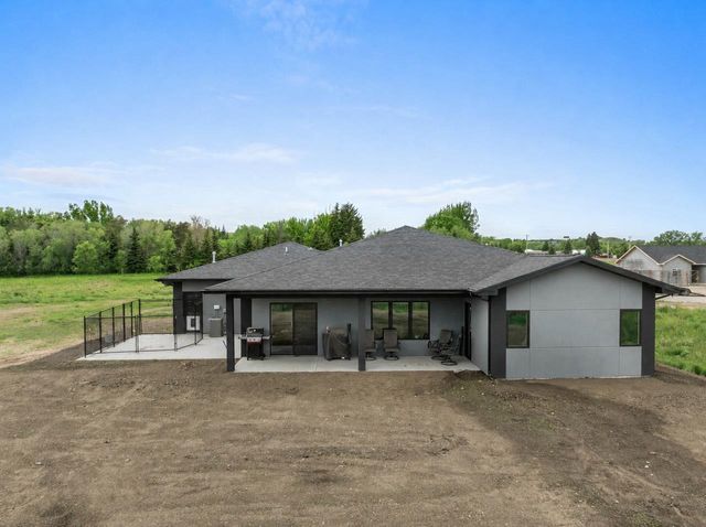 3801 45TH ST SE, Minot, ND 58701