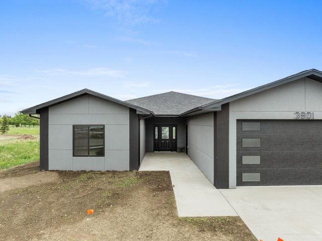 3801 45TH ST SE, Minot, ND 58701
