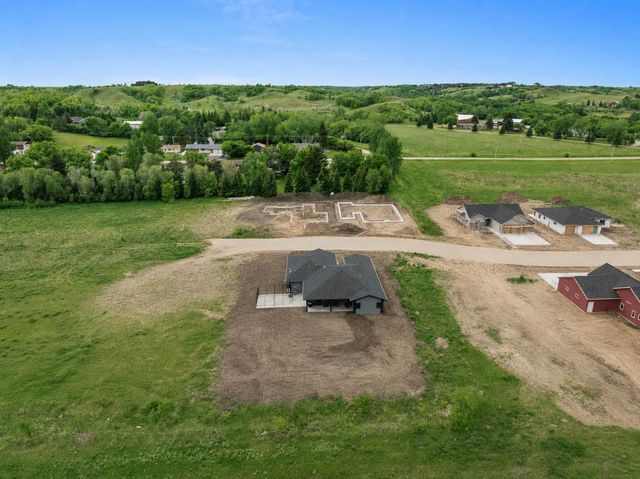3801 45TH ST SE, Minot, ND 58701
