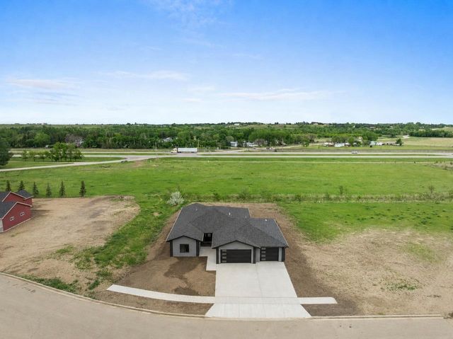 3801 45TH ST SE, Minot, ND 58701