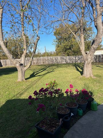 104 Willowcrest, Mexia, TX 76667