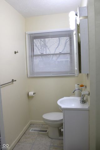 138 Crestwood Drive, New Whiteland, IN 46184