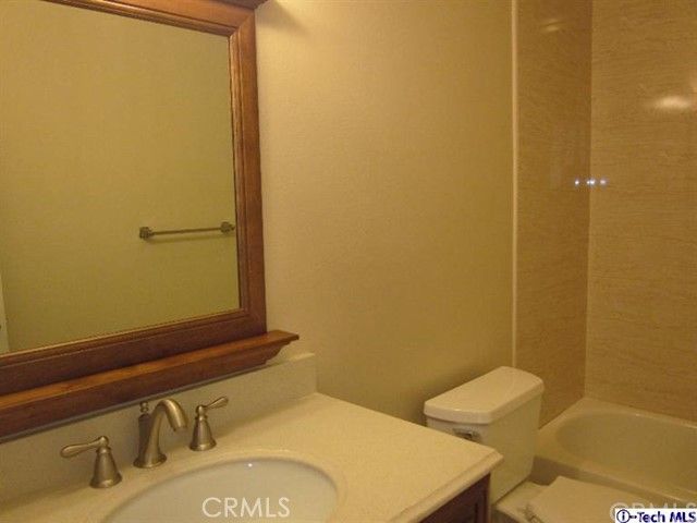 9542 Via Venezia, Burbank, CA 91504