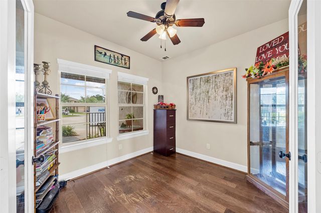 119 Crown Point Court, Magnolia, TX 77354