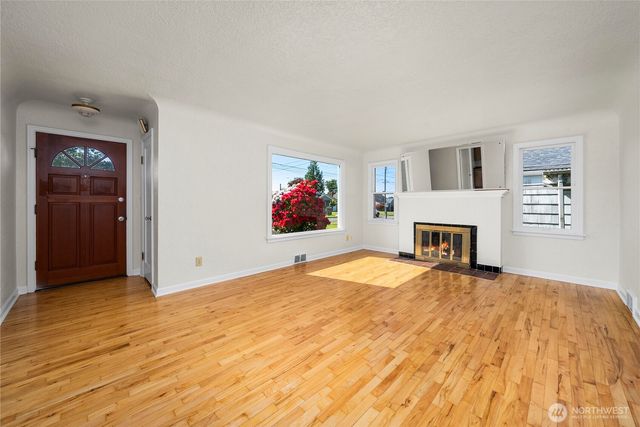 6027 S Bell Street, Tacoma, WA 98408