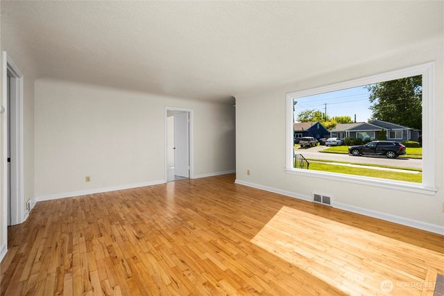 6027 S Bell Street, Tacoma, WA 98408