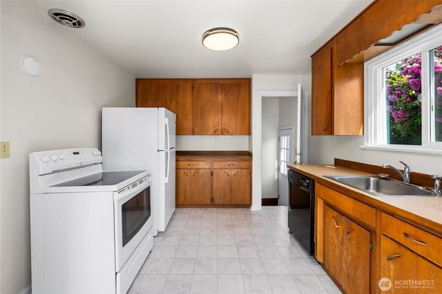 6027 S Bell Street, Tacoma, WA 98408