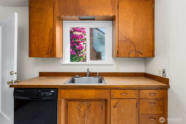 6027 S Bell Street, Tacoma, WA 98408