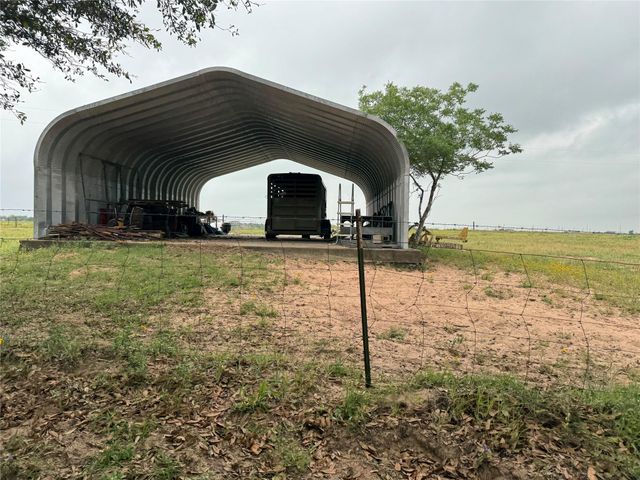 5848 Mieth Road, Sealy, TX 77474