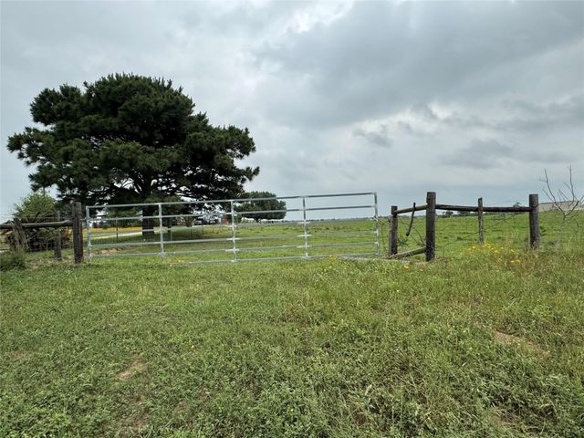 5848 Mieth Road, Sealy, TX 77474