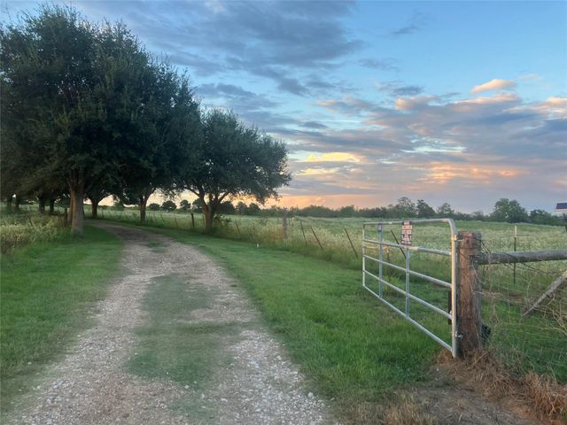 5848 Mieth Road, Sealy, TX 77474