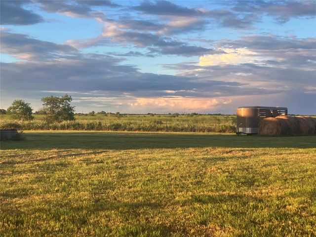 5848 Mieth Road, Sealy, TX 77474