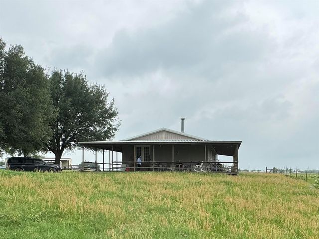 5848 Mieth Road, Sealy, TX 77474