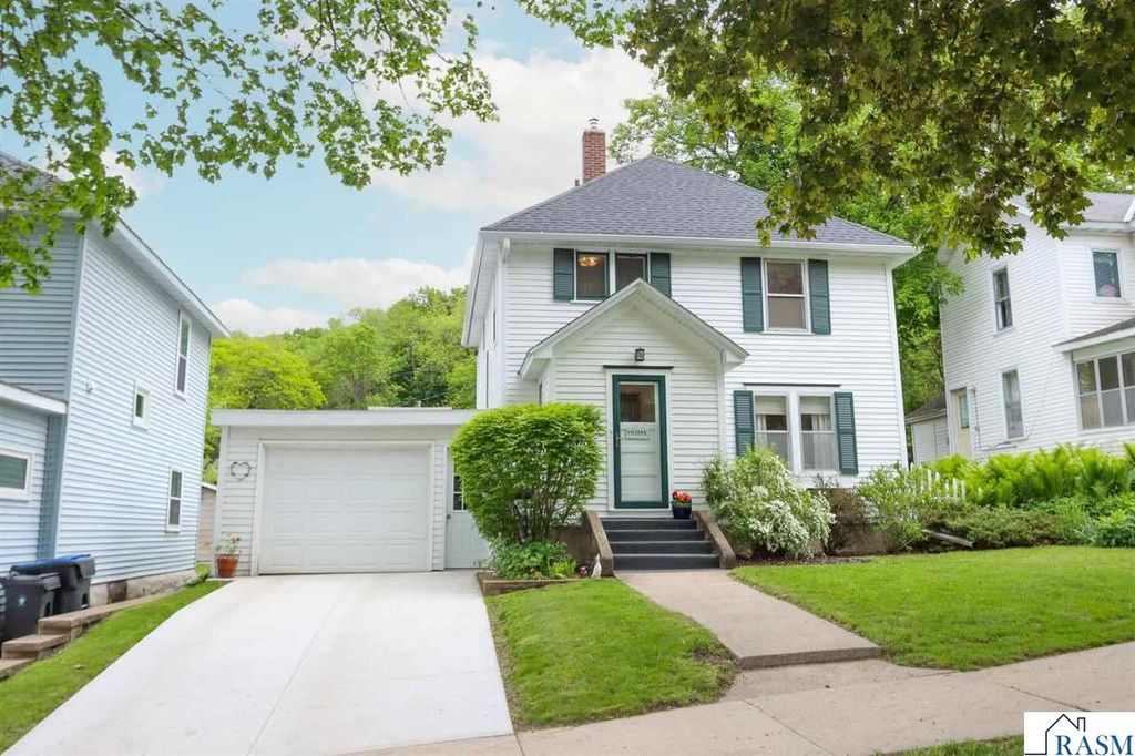 321 Center Street, Mankato, MN 56001