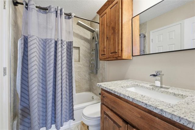 302 SE Flagstone Drive, Lee's Summit, MO 64063