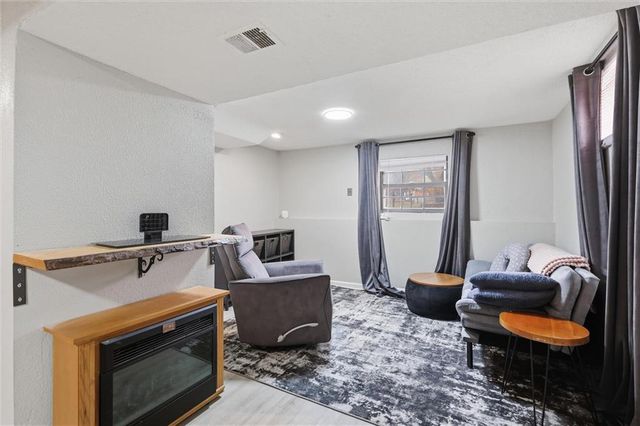 302 SE Flagstone Drive, Lee's Summit, MO 64063