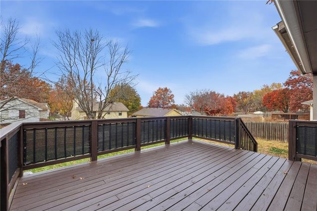 302 SE Flagstone Drive, Lee's Summit, MO 64063