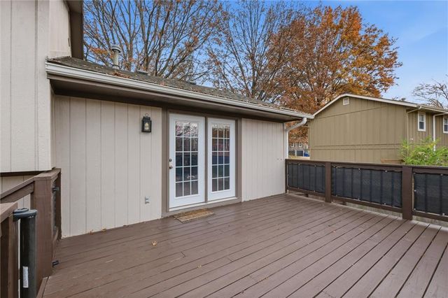 302 SE Flagstone Drive, Lee's Summit, MO 64063