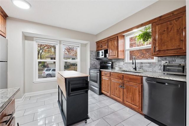 302 SE Flagstone Drive, Lee's Summit, MO 64063