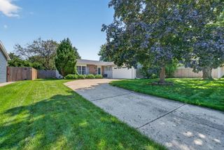 2021 Lancaster Lane, Wheaton, IL 60189