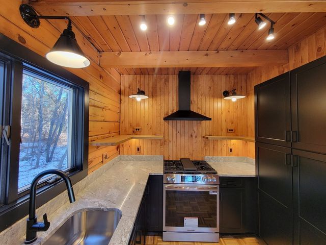 46 Karen Lee Ln, Tewksbury, MA 01876