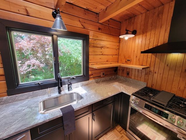 46 Karen Lee Ln, Tewksbury, MA 01876