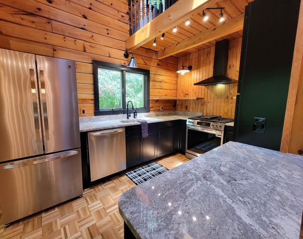 46 Karen Lee Ln, Tewksbury, MA 01876