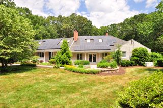 130 Red Oak Hill Road, Farmington, CT 06032