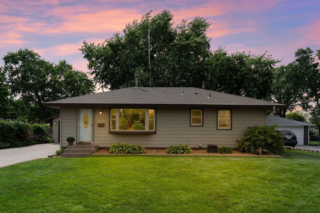 5819 Irving Avenue N, Brooklyn Center, MN 55430