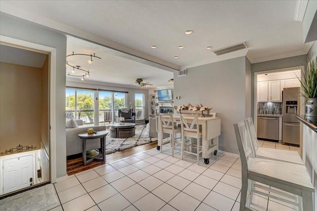 2127 Casa Rio Circle, Dickinson, TX 77539