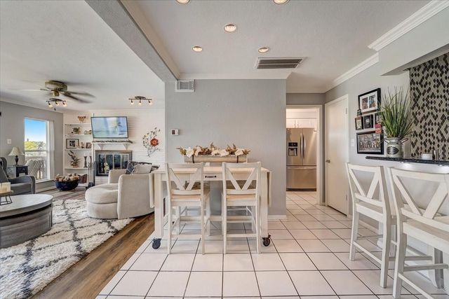 2127 Casa Rio Circle, Dickinson, TX 77539