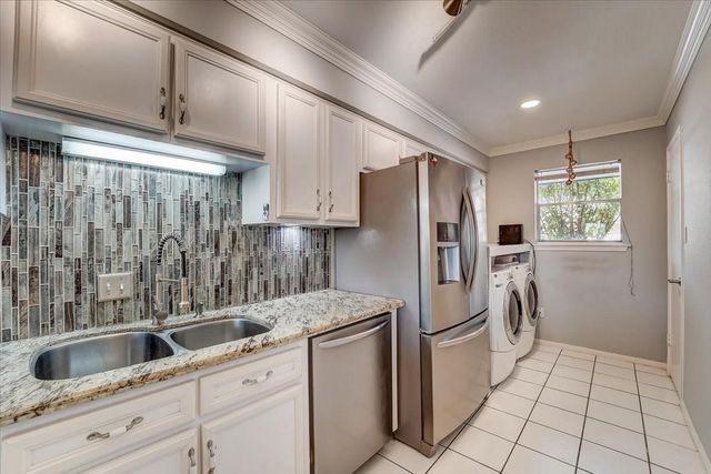 2127 Casa Rio Circle, Dickinson, TX 77539