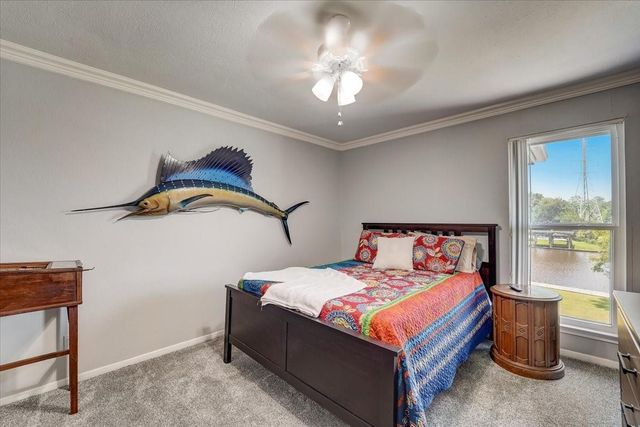 2127 Casa Rio Circle, Dickinson, TX 77539