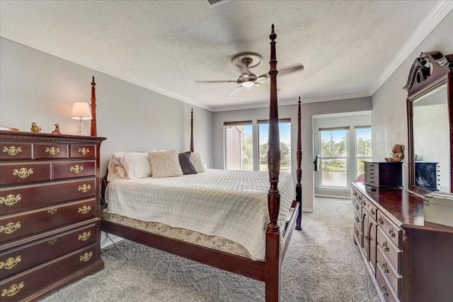 2127 Casa Rio Circle, Dickinson, TX 77539