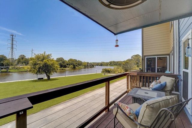 2127 Casa Rio Circle, Dickinson, TX 77539