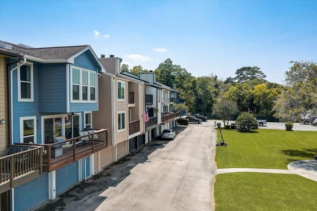 2127 Casa Rio Circle, Dickinson, TX 77539