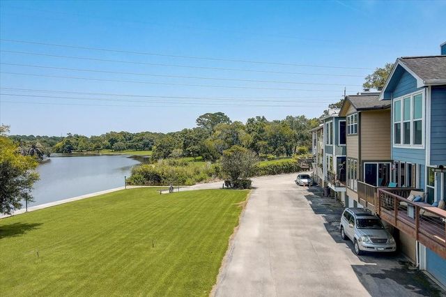 2127 Casa Rio Circle, Dickinson, TX 77539