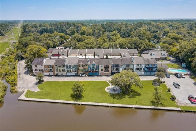 2127 Casa Rio Circle, Dickinson, TX 77539