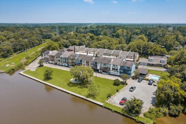 2127 Casa Rio Circle, Dickinson, TX 77539