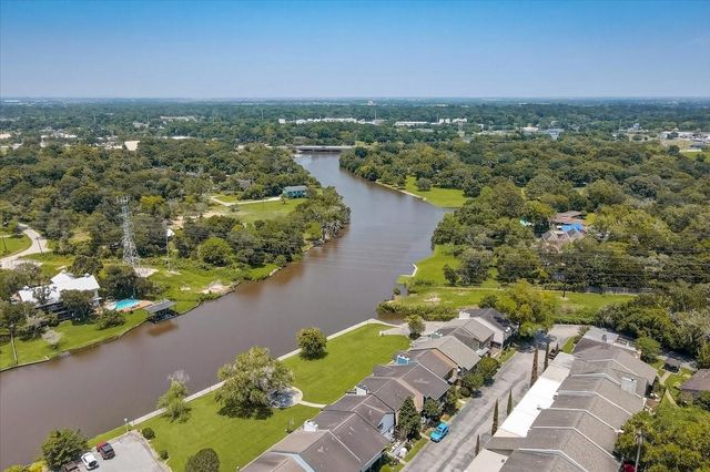 2127 Casa Rio Circle, Dickinson, TX 77539