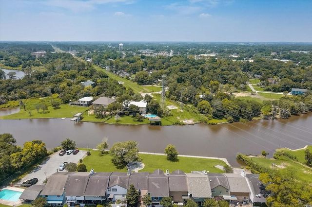 2127 Casa Rio Circle, Dickinson, TX 77539