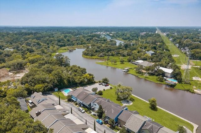 2127 Casa Rio Circle, Dickinson, TX 77539