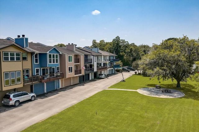 2127 Casa Rio Circle, Dickinson, TX 77539