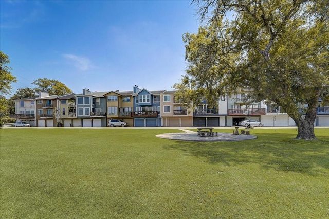 2127 Casa Rio Circle, Dickinson, TX 77539