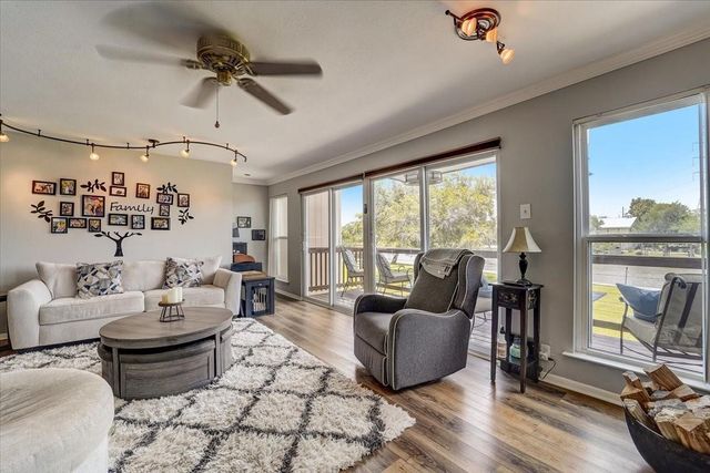 2127 Casa Rio Circle, Dickinson, TX 77539