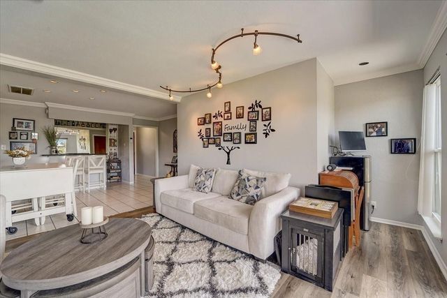 2127 Casa Rio Circle, Dickinson, TX 77539