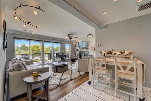 2127 Casa Rio Circle, Dickinson, TX 77539