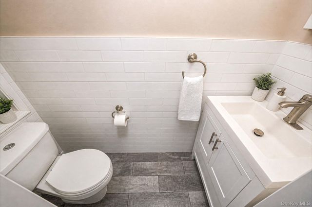 69-08 69th Place, Glendale, NY 11385